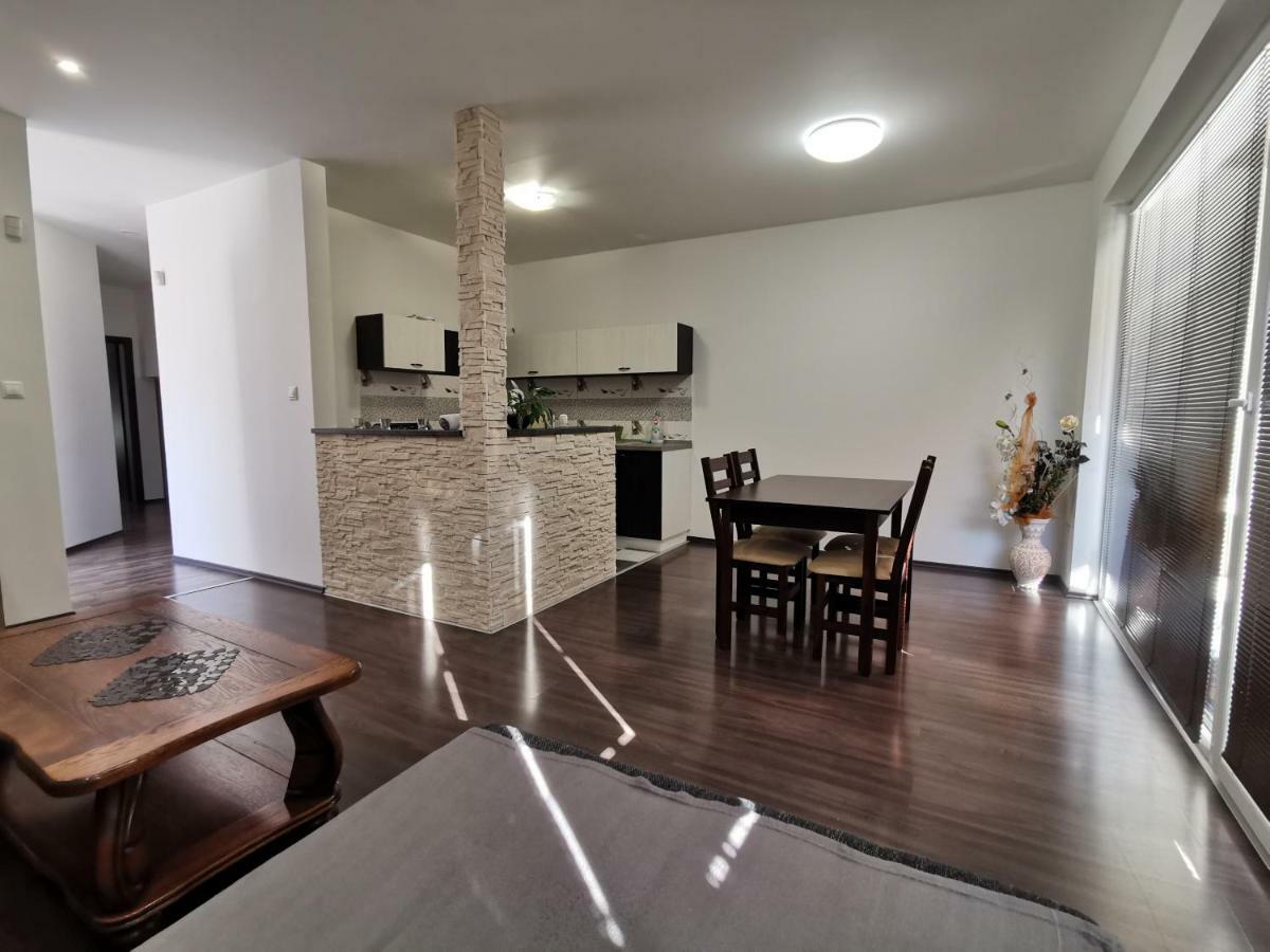 Apartment J&D Дунайська Стреда Екстер'єр фото