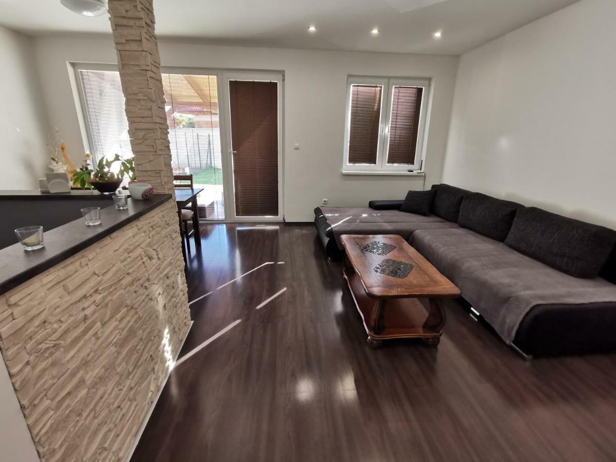 Apartment J&D Дунайська Стреда Екстер'єр фото
